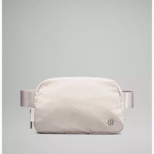Lululemon Everywhere Belt Bag NWT, white Opal